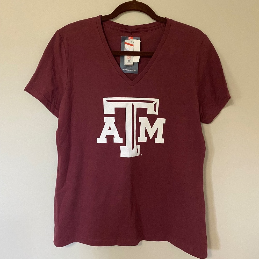 Texas A&M Aggies Fanatics Branded Women's V-Neck T-Shirt, Maroon, size large,NWT